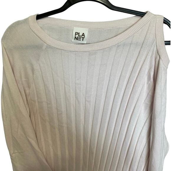 Planet By Lauren G Cutout Shoulder Ribbed Boatneck Sweater In Light Pink OS - Picture 3 of 10